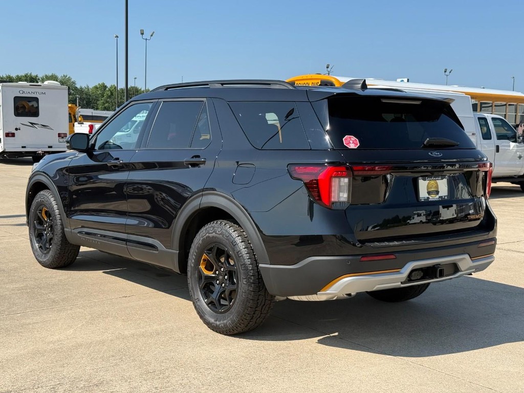Ford Explorer Vehicle Full-screen Gallery Image 7