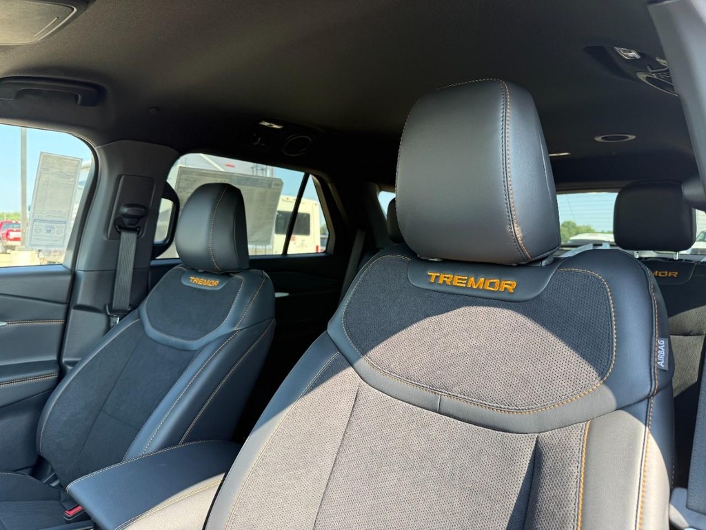 Ford Explorer Vehicle Full-screen Gallery Image 9