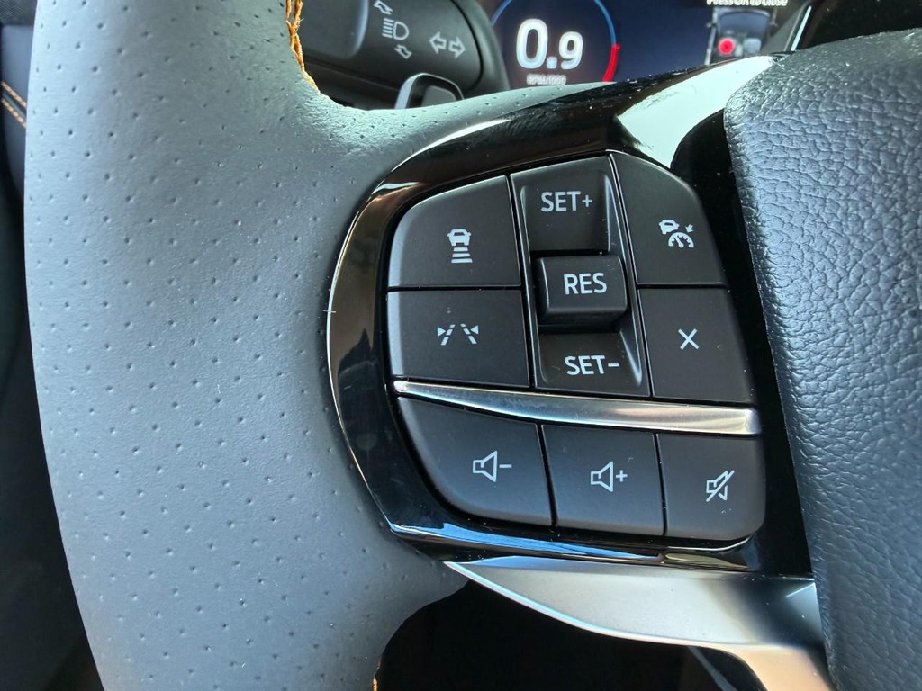 Ford Explorer Vehicle Full-screen Gallery Image 10