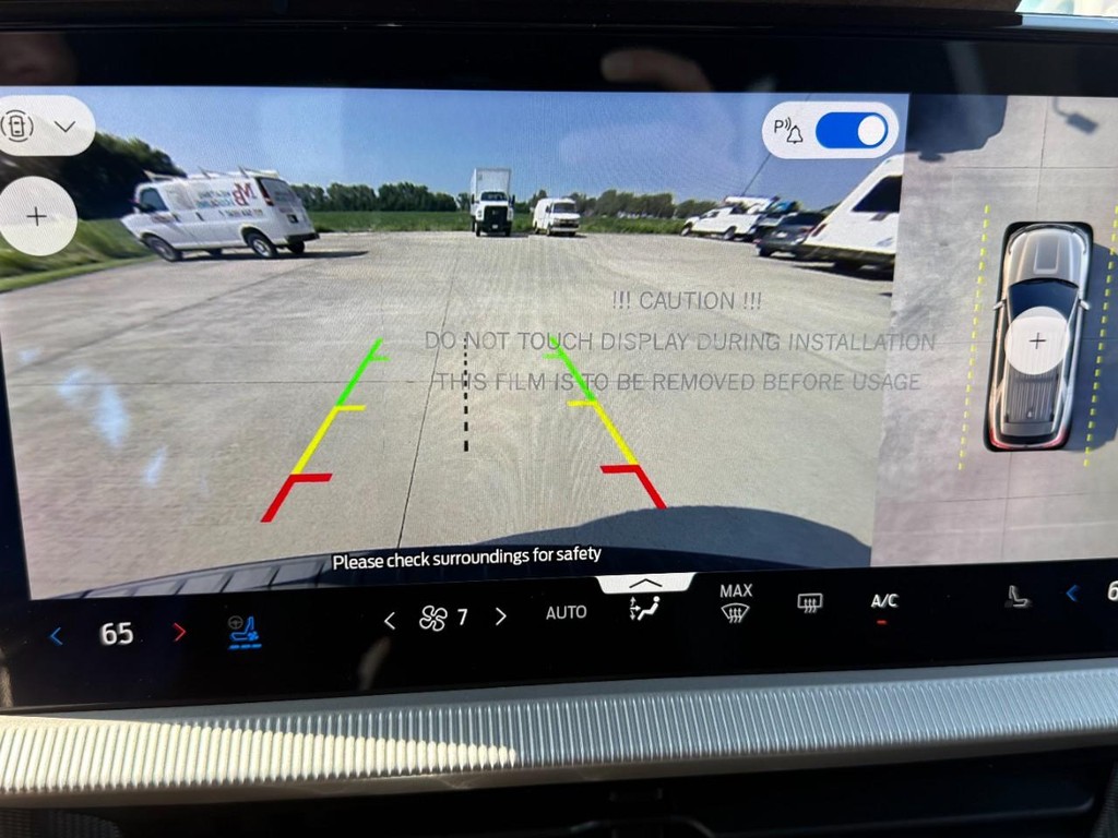Ford Explorer Vehicle Full-screen Gallery Image 13