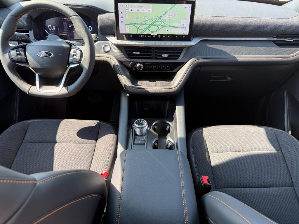 Ford Explorer Vehicle Full-screen Gallery Image 19