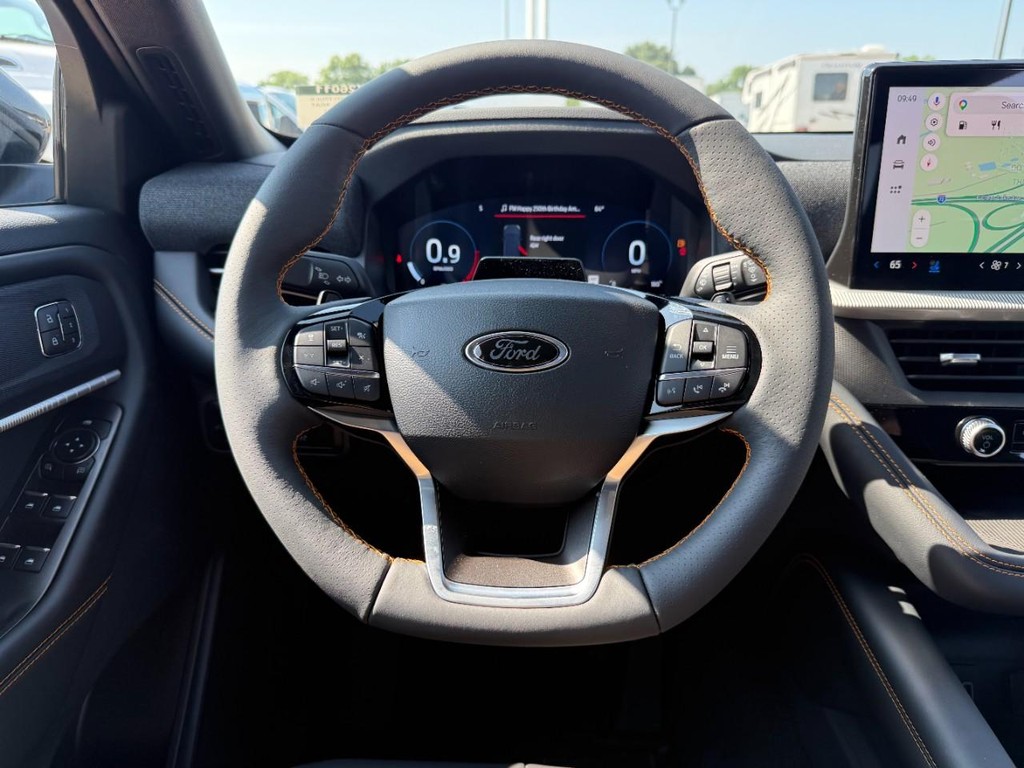 Ford Explorer Vehicle Full-screen Gallery Image 20