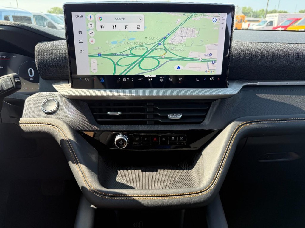 Ford Explorer Vehicle Full-screen Gallery Image 21