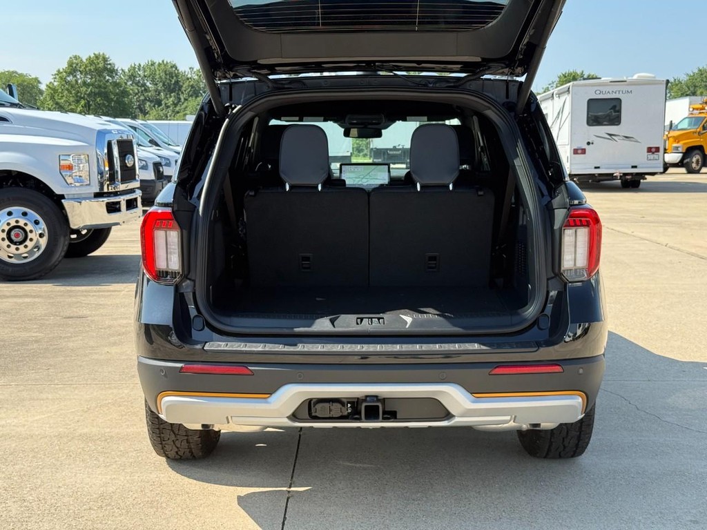 Ford Explorer Vehicle Full-screen Gallery Image 22