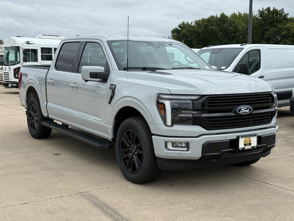 Ford F-150 Vehicle Full-screen Gallery Image 3