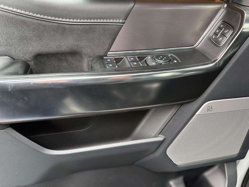 Ford F-150 Vehicle Full-screen Gallery Image 8
