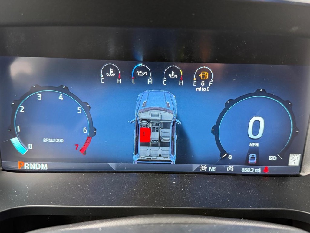 Ford F-150 Vehicle Full-screen Gallery Image 12