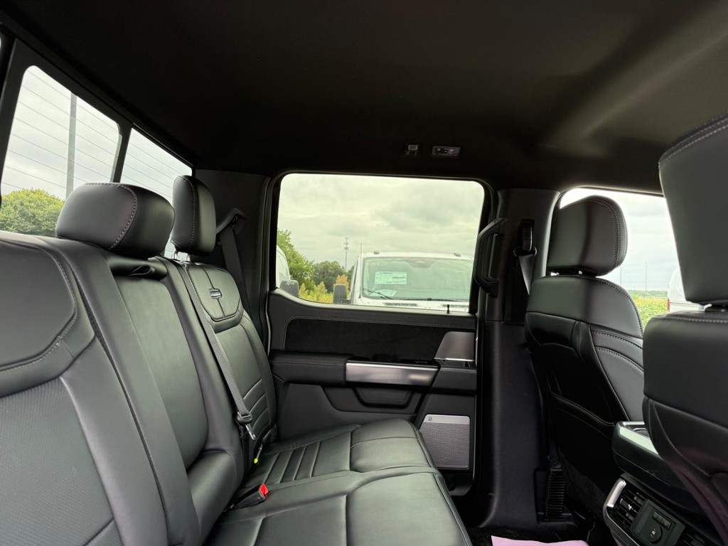 Ford F-150 Vehicle Full-screen Gallery Image 16