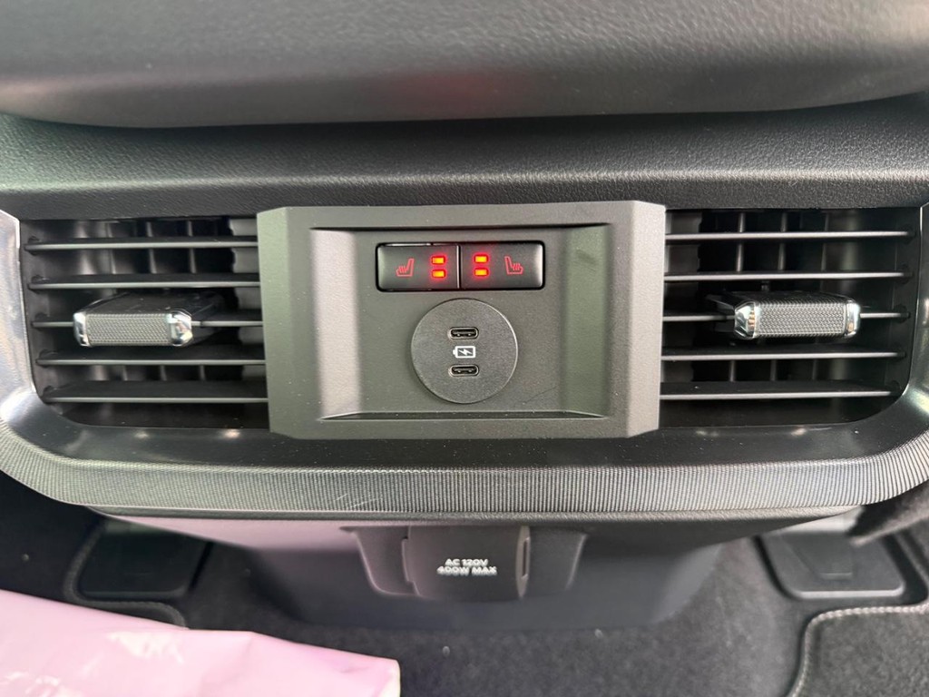 Ford F-150 Vehicle Full-screen Gallery Image 17