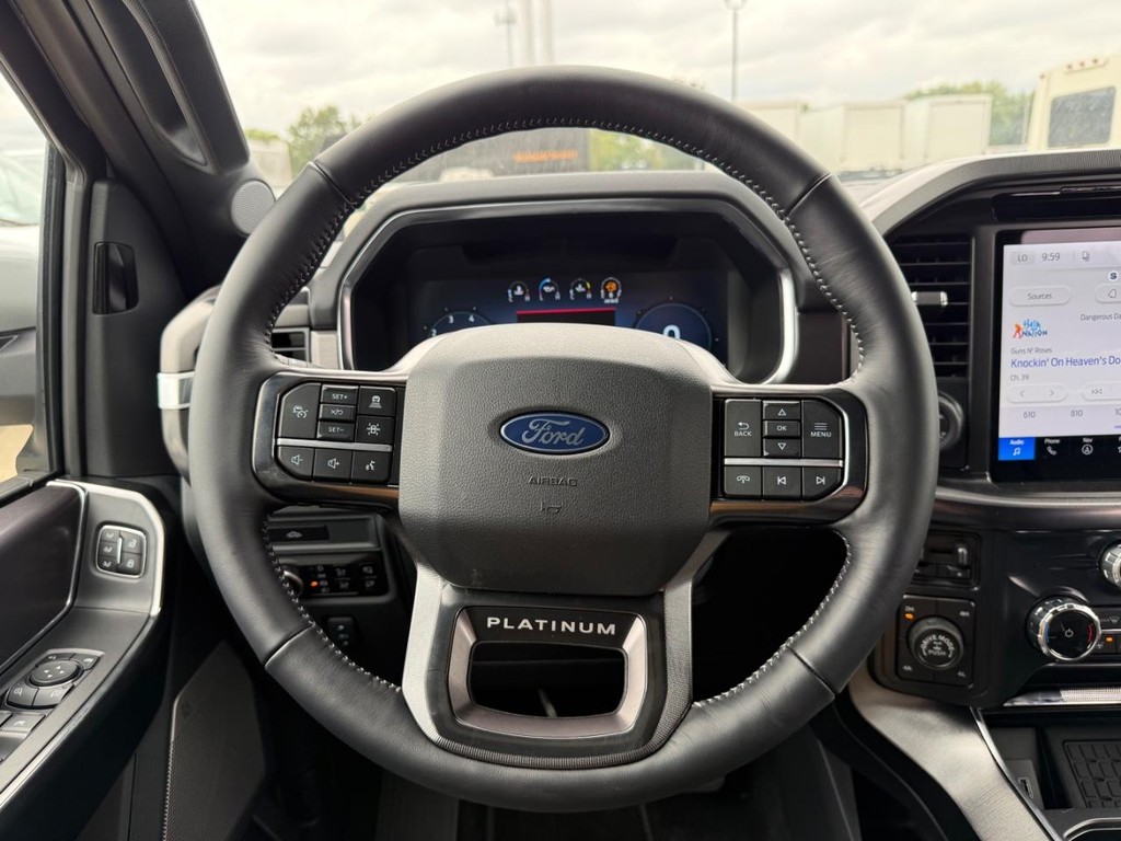 Ford F-150 Vehicle Full-screen Gallery Image 18