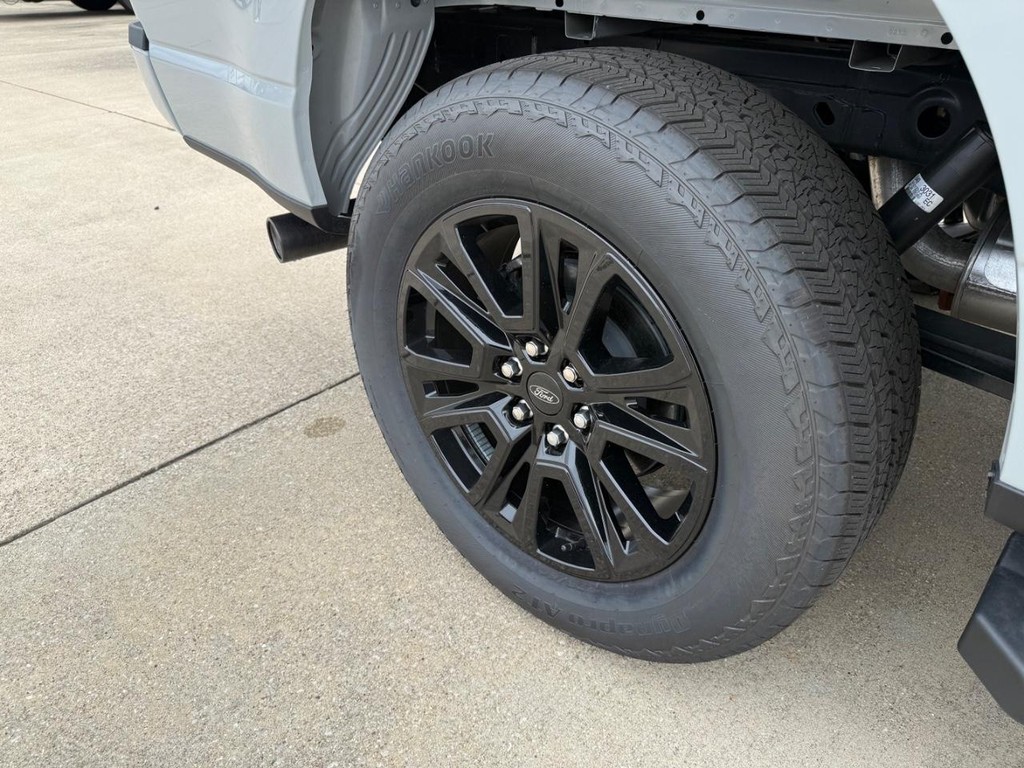 Ford F-150 Vehicle Full-screen Gallery Image 22