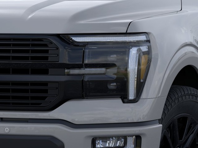 Ford F-150 Vehicle Full-screen Gallery Image 18