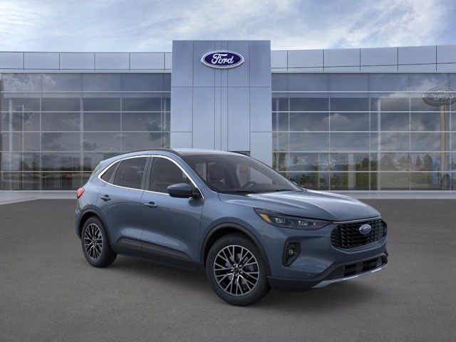 Ford Escape Plug-In Hybrid Vehicle Full-screen Gallery Image 7