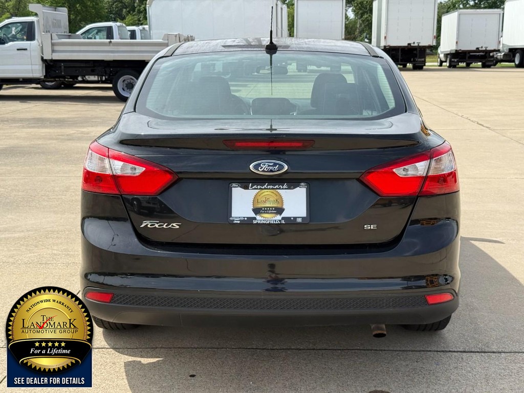 Ford Focus Vehicle Full-screen Gallery Image 6