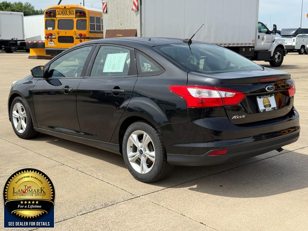 Ford Focus Vehicle Full-screen Gallery Image 7