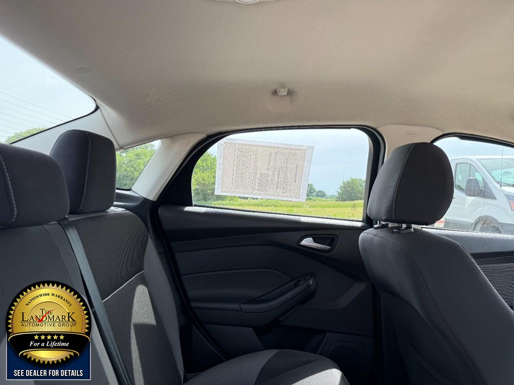 Ford Focus Vehicle Full-screen Gallery Image 14
