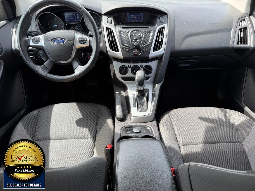 Ford Focus Vehicle Full-screen Gallery Image 15
