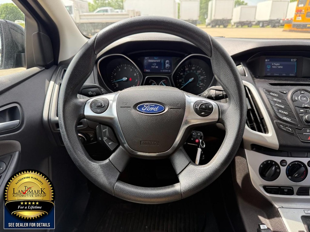Ford Focus Vehicle Full-screen Gallery Image 16