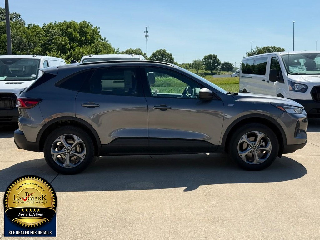 Ford Escape Vehicle Full-screen Gallery Image 4