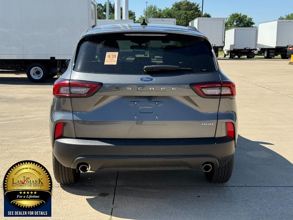 Ford Escape Vehicle Full-screen Gallery Image 6