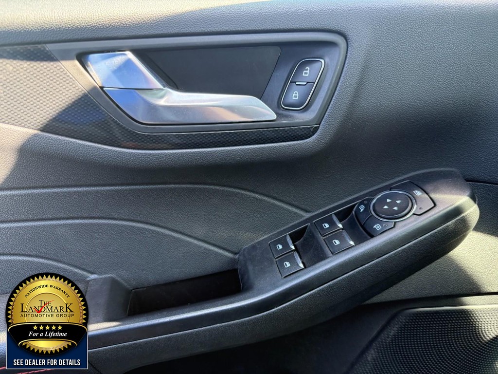 Ford Escape Vehicle Full-screen Gallery Image 8