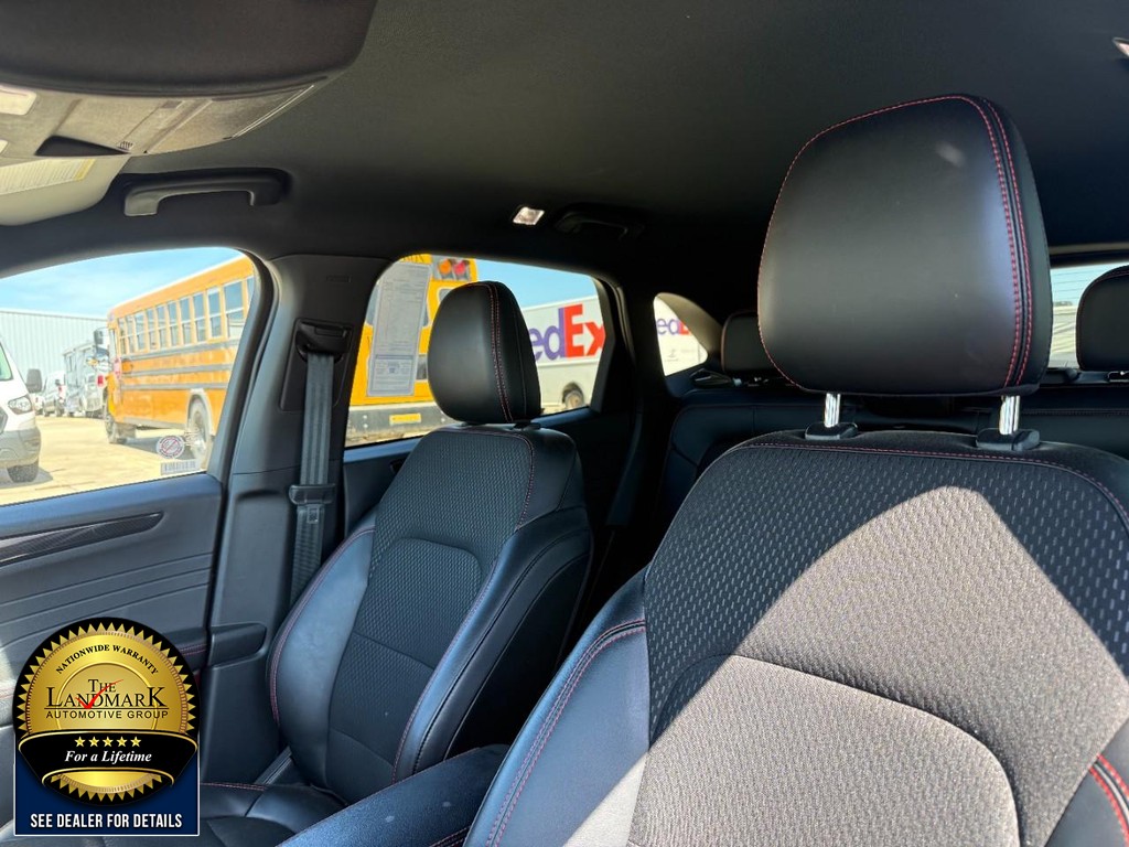 Ford Escape Vehicle Full-screen Gallery Image 9