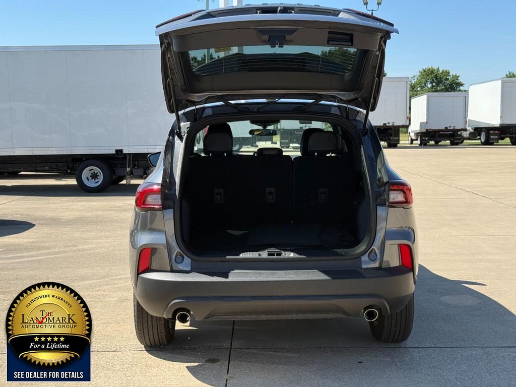 Ford Escape Vehicle Full-screen Gallery Image 18