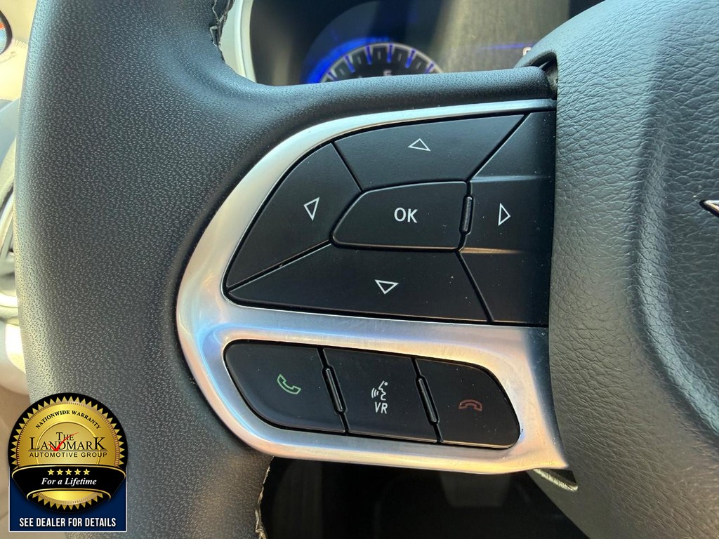 Chrysler Pacifica Vehicle Full-screen Gallery Image 10