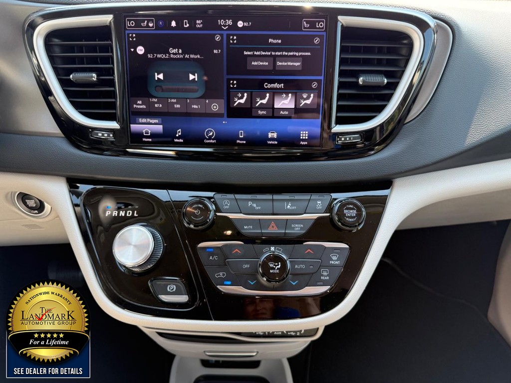 Chrysler Pacifica Vehicle Full-screen Gallery Image 20