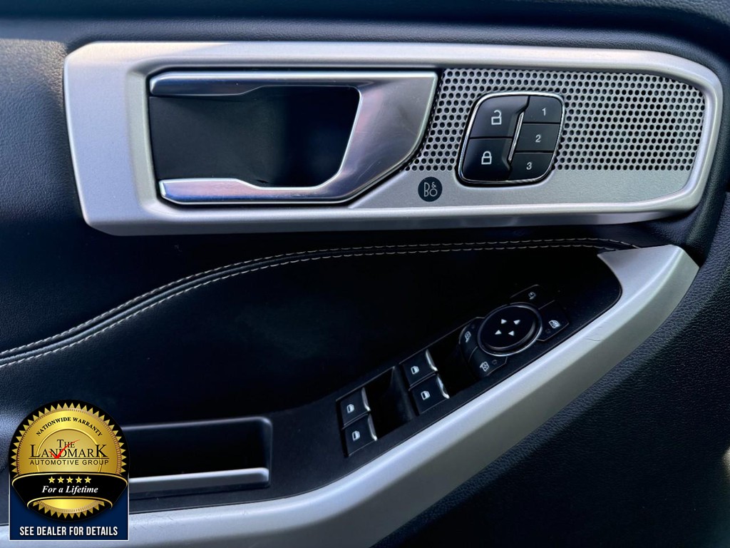 Ford Explorer Vehicle Full-screen Gallery Image 08