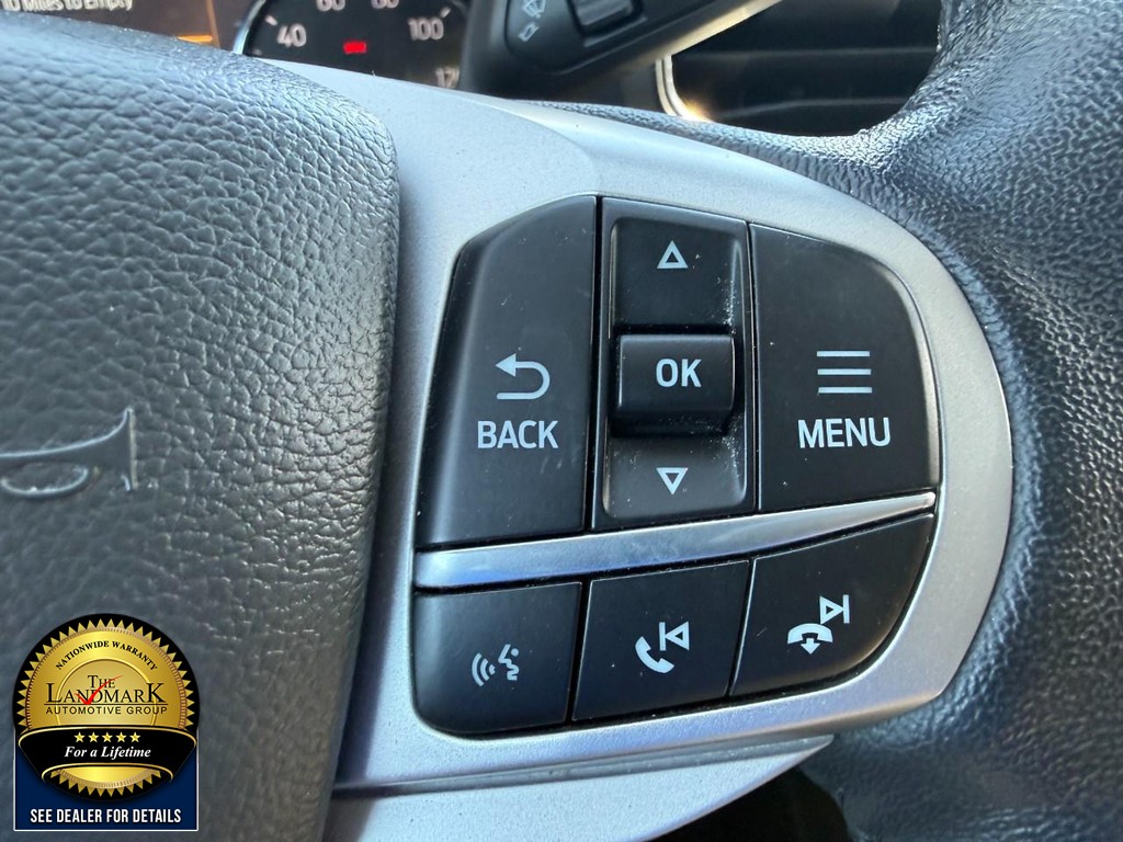 Ford Explorer Vehicle Full-screen Gallery Image 11