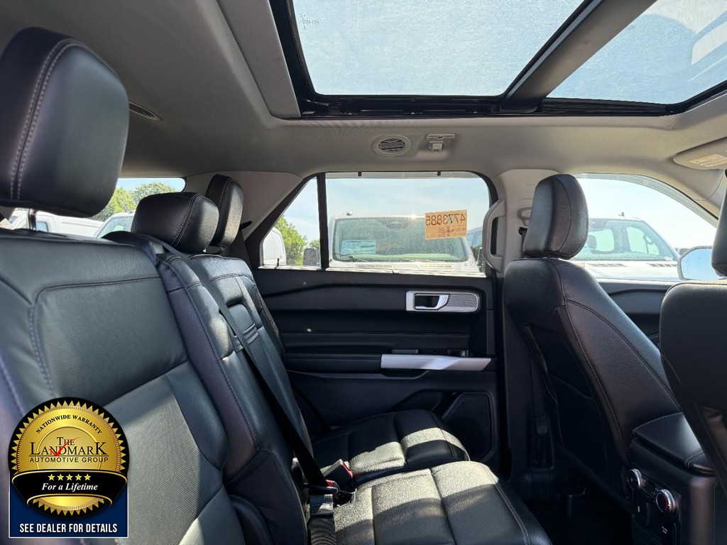 Ford Explorer Vehicle Full-screen Gallery Image 16