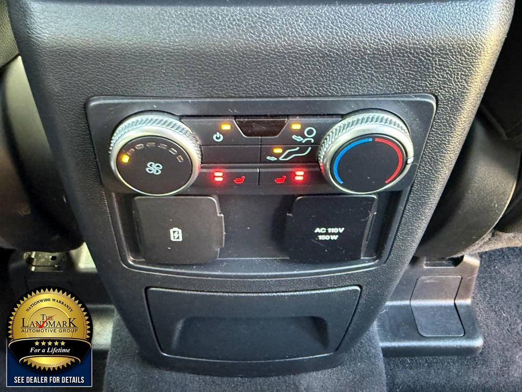 Ford Explorer Vehicle Full-screen Gallery Image 17