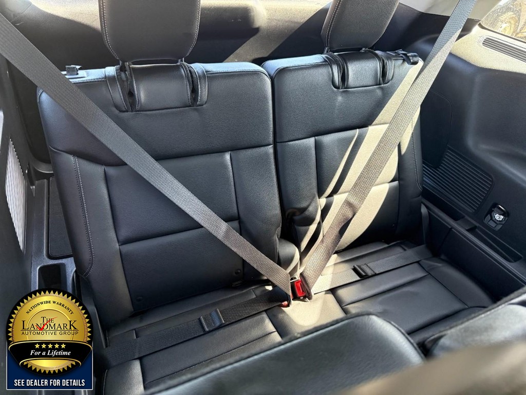 Ford Explorer Vehicle Full-screen Gallery Image 18