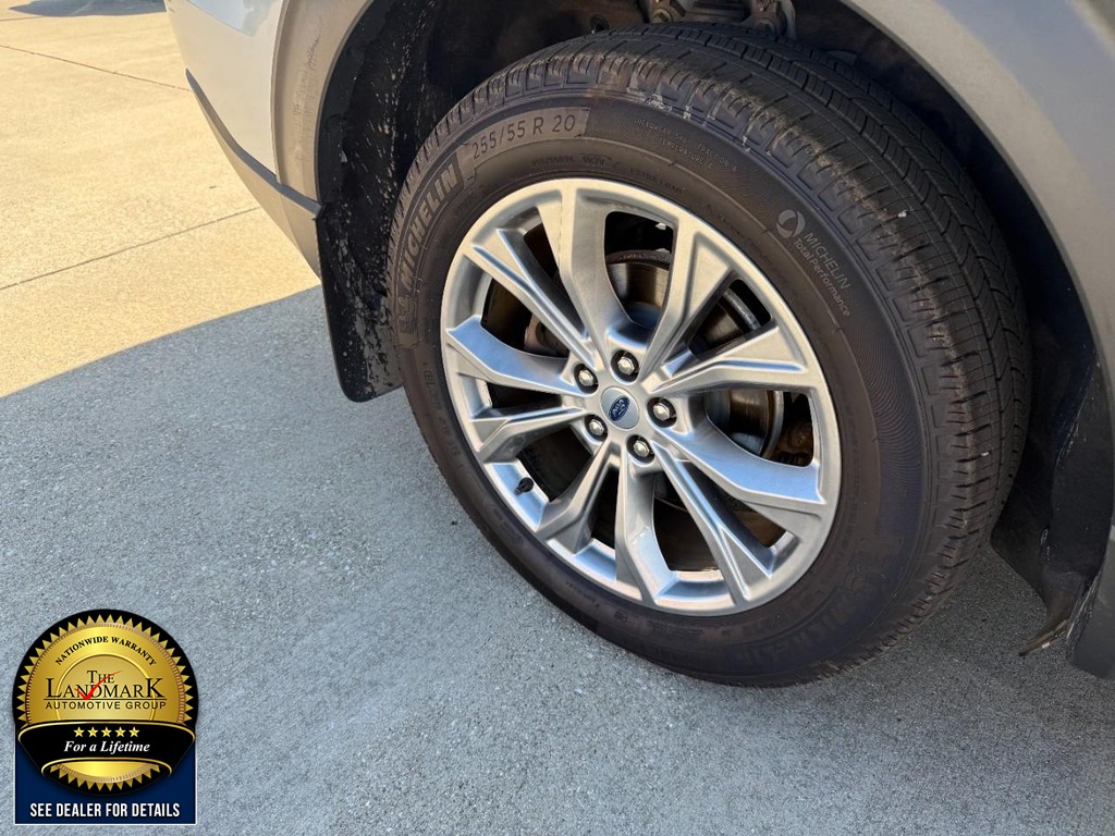 Ford Explorer Vehicle Full-screen Gallery Image 23