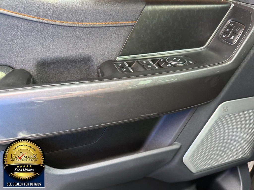 Ford F-150 Vehicle Full-screen Gallery Image 8