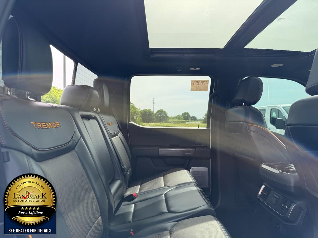 Ford F-150 Vehicle Full-screen Gallery Image 16