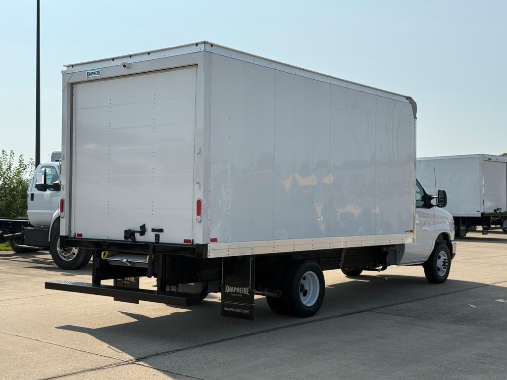 Ford E-Series Cutaway Vehicle Full-screen Gallery Image 5