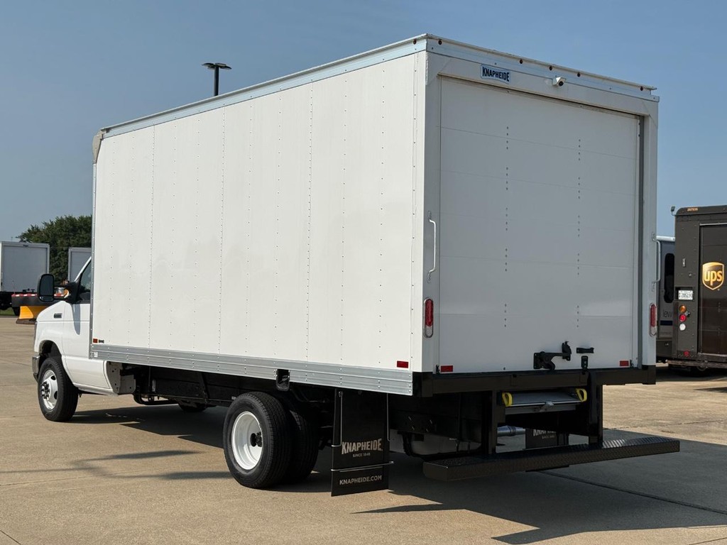 Ford E-Series Cutaway Vehicle Full-screen Gallery Image 7