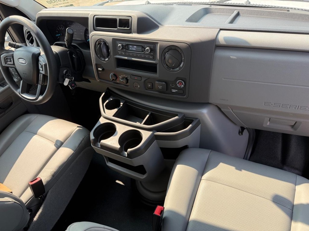 Ford E-Series Cutaway Vehicle Full-screen Gallery Image 14
