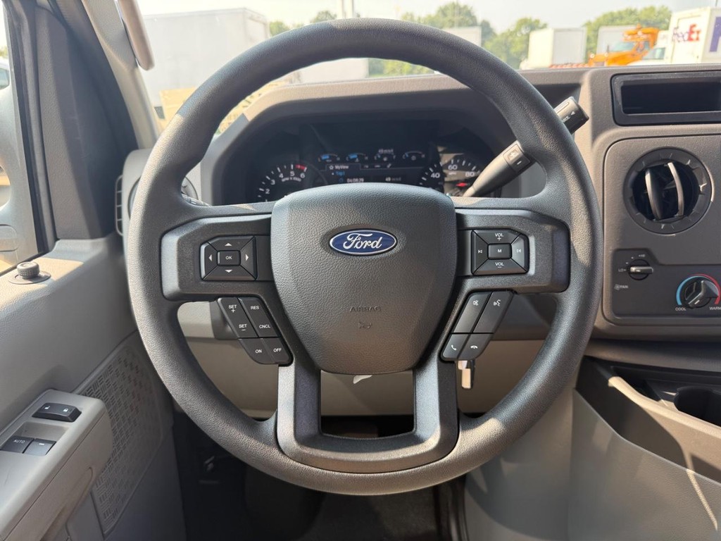 Ford E-Series Cutaway Vehicle Full-screen Gallery Image 15