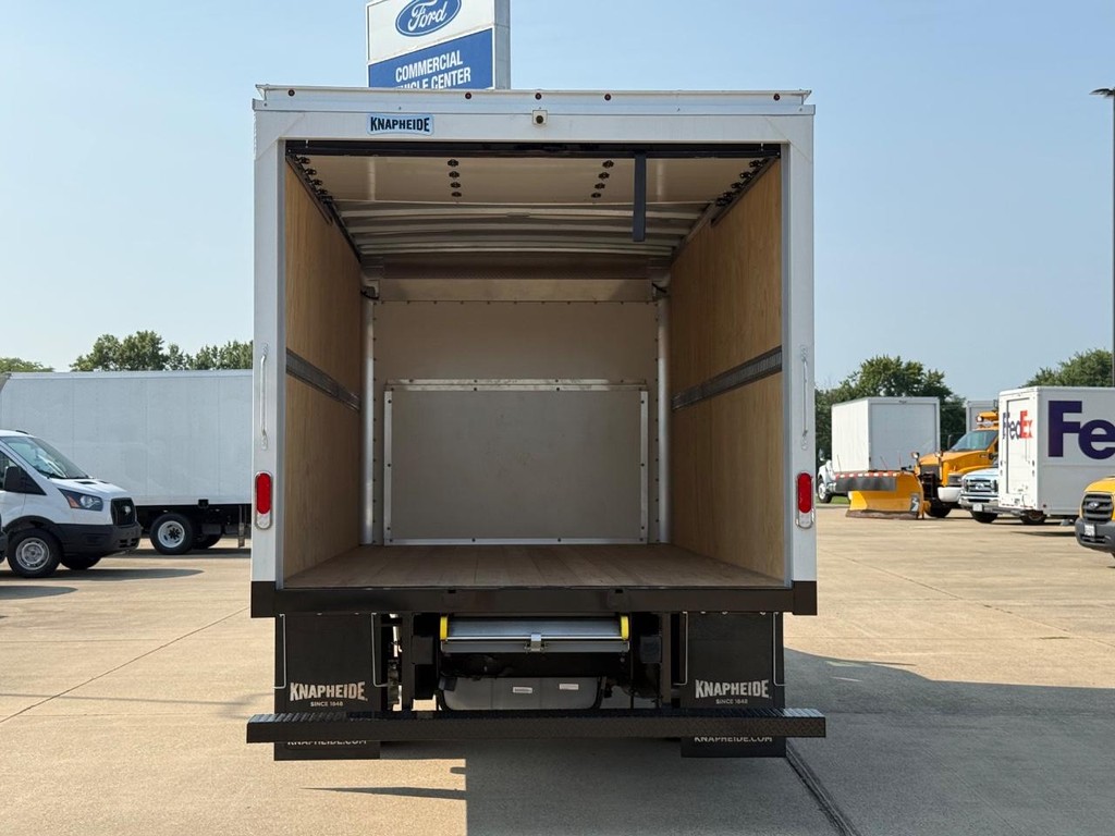 Ford E-Series Cutaway Vehicle Full-screen Gallery Image 17