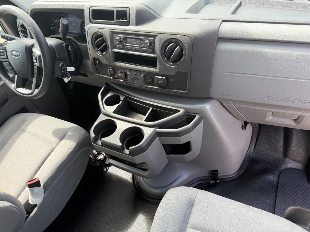 Ford E-Series Cutaway Vehicle Full-screen Gallery Image 13
