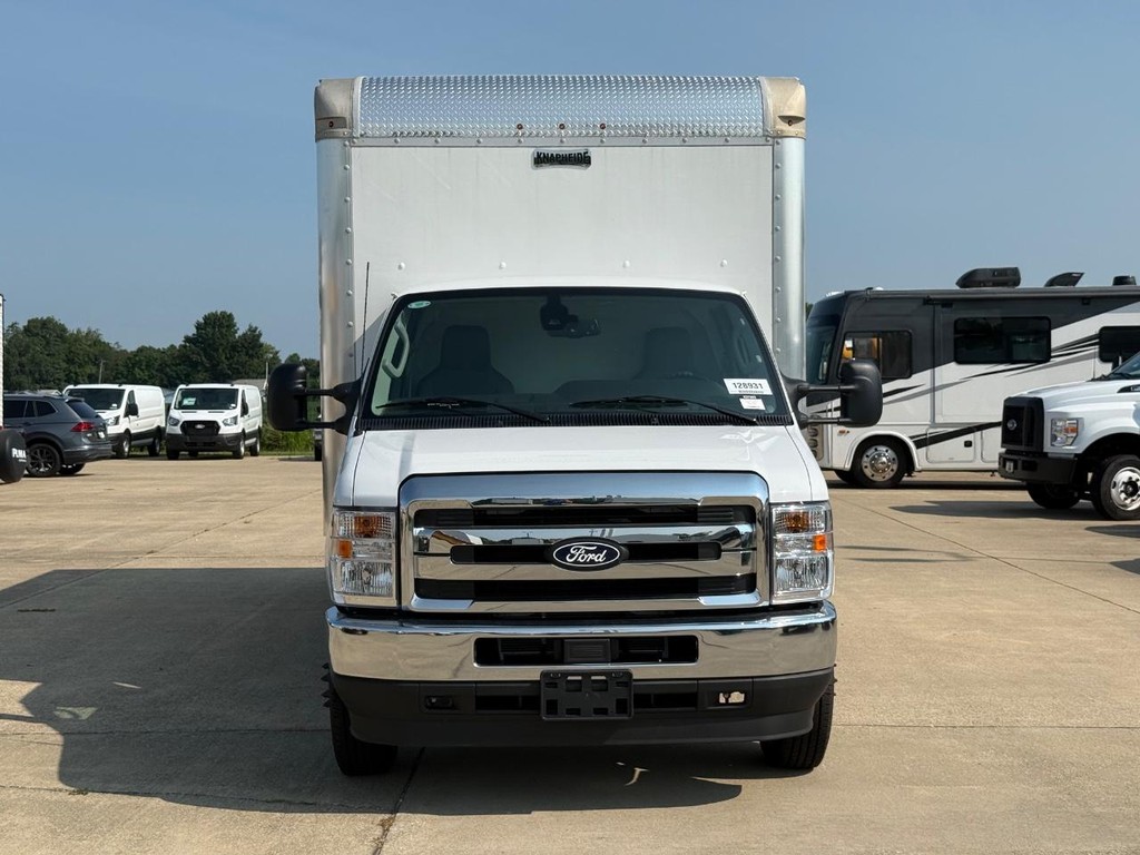 Ford E-Series Cutaway Vehicle Full-screen Gallery Image 2