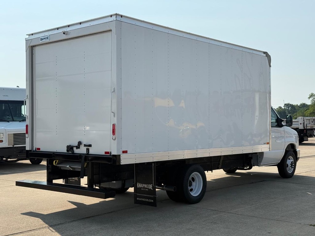 Ford E-Series Cutaway Vehicle Full-screen Gallery Image 5