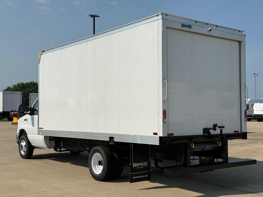Ford E-Series Cutaway Vehicle Full-screen Gallery Image 7