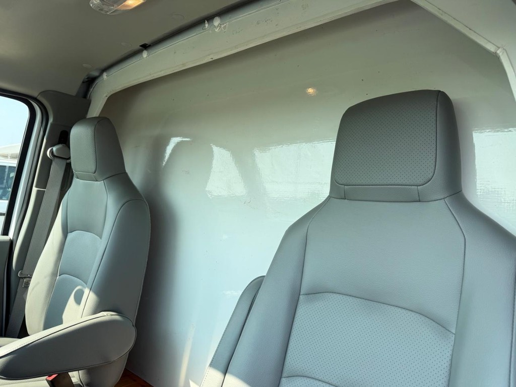 Ford E-Series Cutaway Vehicle Full-screen Gallery Image 9
