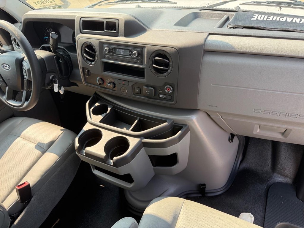 Ford E-Series Cutaway Vehicle Full-screen Gallery Image 15