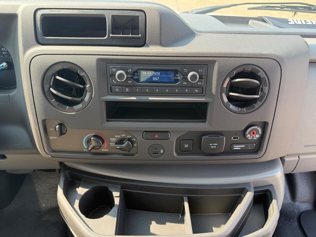 Ford E-Series Cutaway Vehicle Full-screen Gallery Image 17
