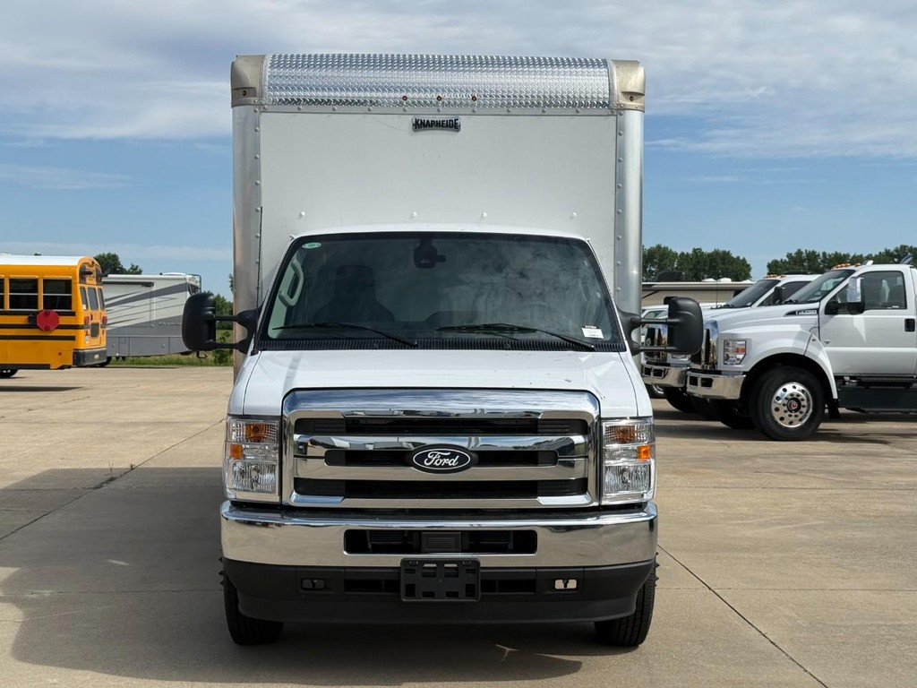 Ford E-Series Cutaway Vehicle Full-screen Gallery Image 2